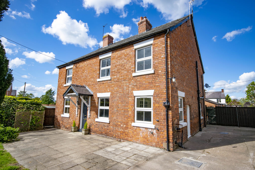 Ifton Heath, St. Martin's, Oswestry, SY11 Roger Parry & Partners
