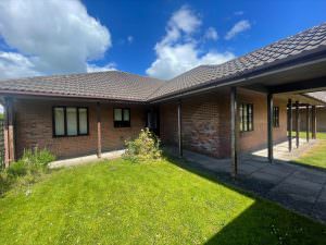 8 Meadowbrook Court, Gobowen