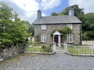 Honey Suckle Cottage, Llanrhaeadr