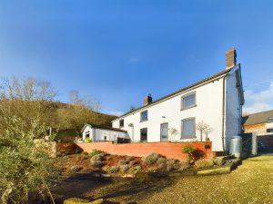 Pontdolgoch, Caersws