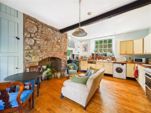 11 Canal Cottage, Four Crosses, Llanymynech