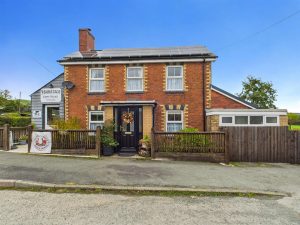 Carno, Caersws