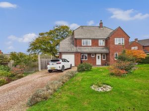 10, Parc Caradog, Trewern, Welshpool
